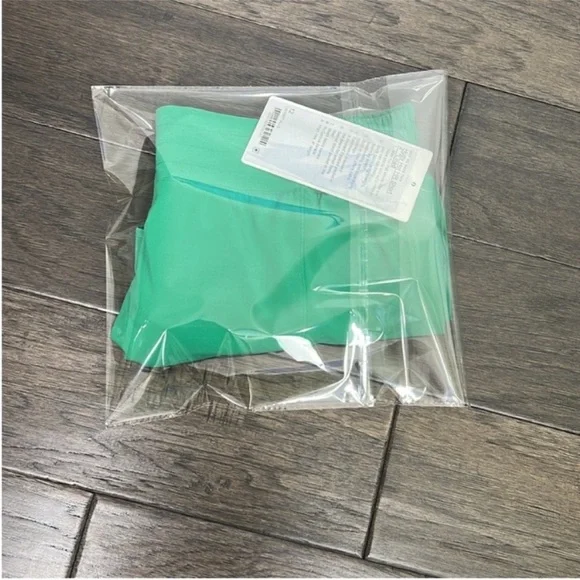 Lululemon NWT Hotty Hot High-Rise Lined Short 4" Kelly Green - Picture 10 of 10